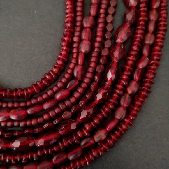 Vintage multi strand layered various red glass beaded necklace - Picture 10 of 16